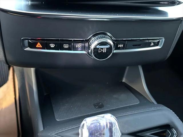 2026 Volvo XC90 Ultra, B6 AWD Gas (mild hybrid), Gasoline, Bright, 7 Seats