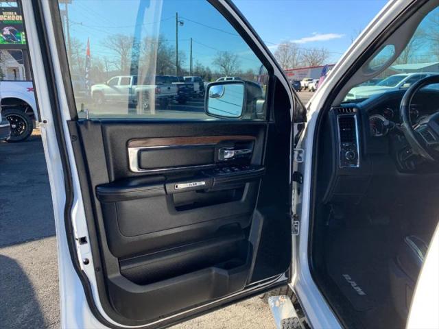 2017 Ram 1500 Laramie Crew Cab 4x4 5'7" Box