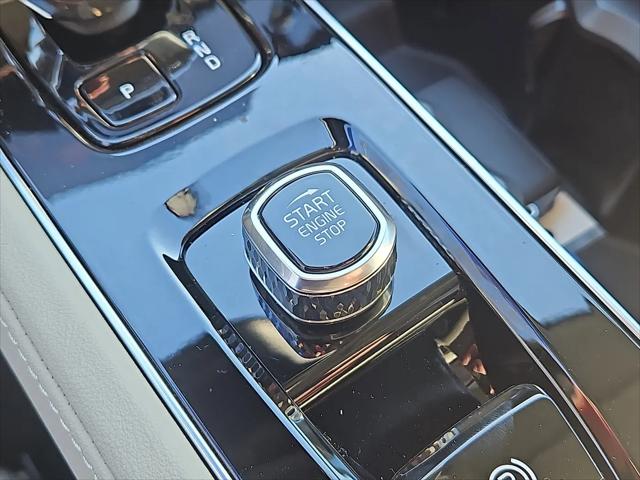 2026 Volvo XC90 Ultra Dark Theme, B6 AWD Gas (mild hybrid), Gasoline, 6 Seats