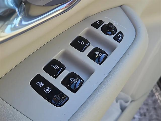 2026 Volvo XC90 Ultra Dark Theme, B6 AWD Gas (mild hybrid), Gasoline, 6 Seats