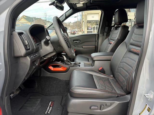 2025 Nissan Frontier Crew Cab PRO-4X 4x4 [10]
