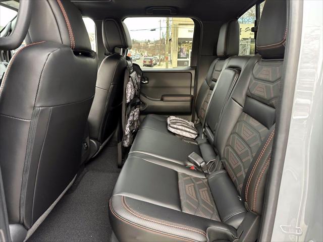 2025 Nissan Frontier Crew Cab PRO-4X 4x4 [11]