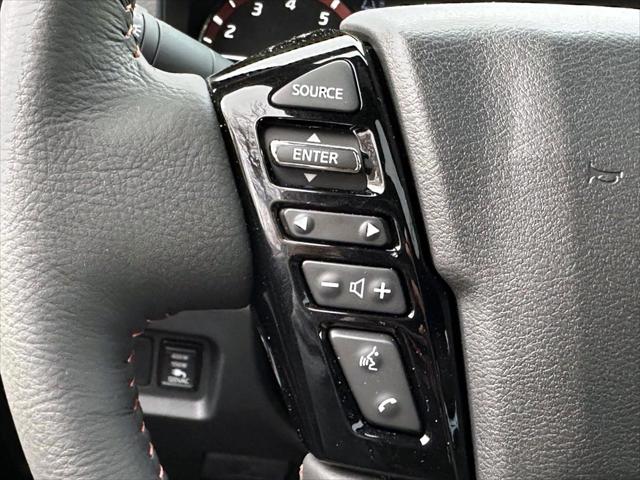 2025 Nissan Frontier Crew Cab PRO-4X 4x4 [27]