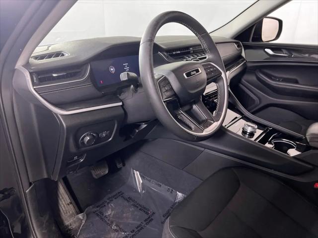 2023 Jeep Grand Cherokee Laredo 4x4