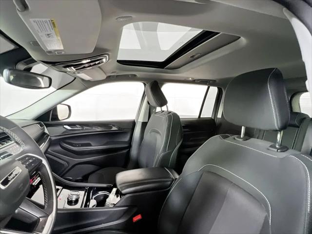2023 Jeep Grand Cherokee Laredo 4x4