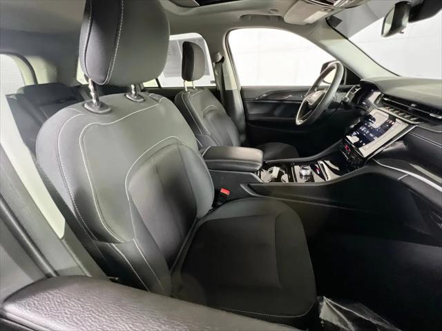 2023 Jeep Grand Cherokee Laredo 4x4
