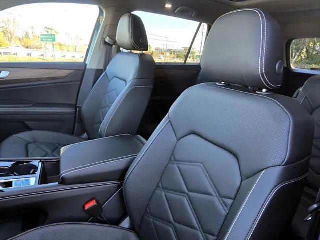 2026 Volkswagen Atlas SE with Technology