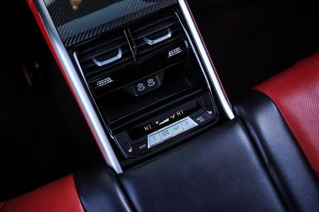 2023 BMW M8 xDrive
