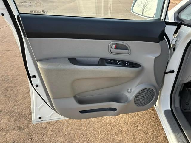 2007 Kia Rondo LX