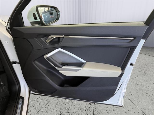 2025 Audi Q3 Premium 45 TFSI S line quattro Tiptronic