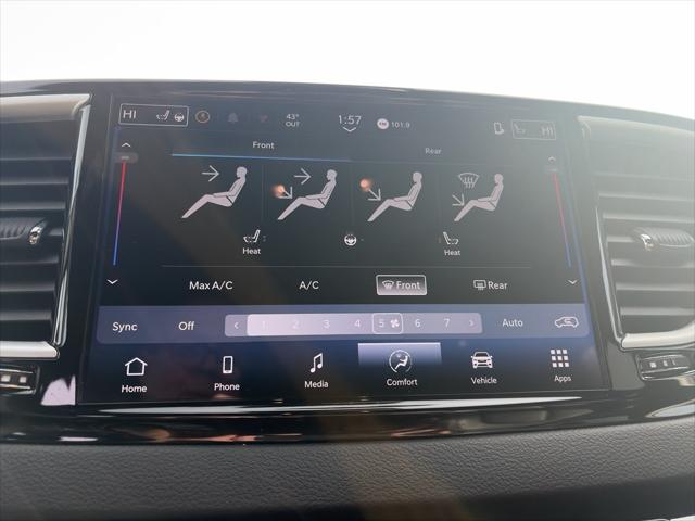 2025 Chrysler Pacifica Select