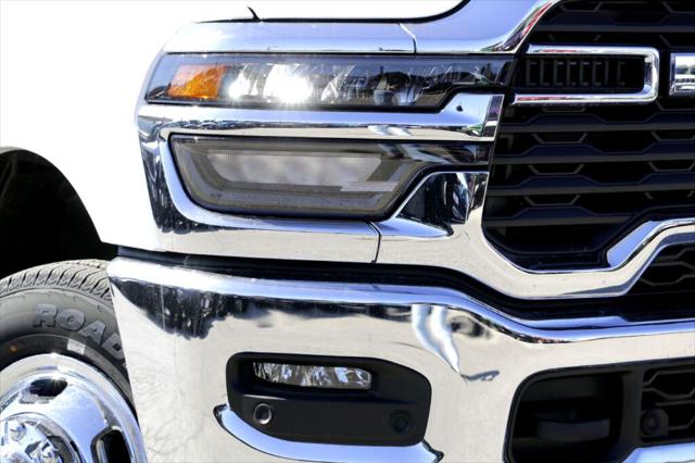 2026 RAM Ram 3500 RAM 3500 TRADESMAN CREW CAB 4X4 8 BOX