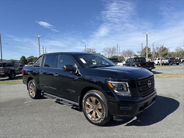 2024 Nissan TITAN Crew Cab SV 4x2