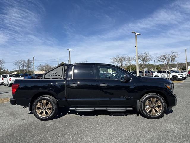 2024 Nissan TITAN Crew Cab SV 4x2