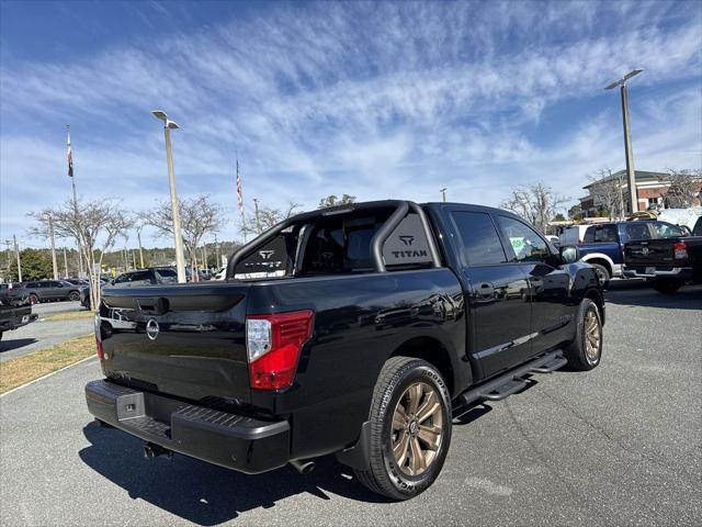 2024 Nissan TITAN Crew Cab SV 4x2