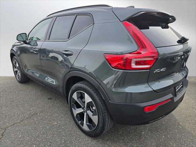 2026 Volvo XC40 Core, B5 AWD Gas (mild hybrid), Dark