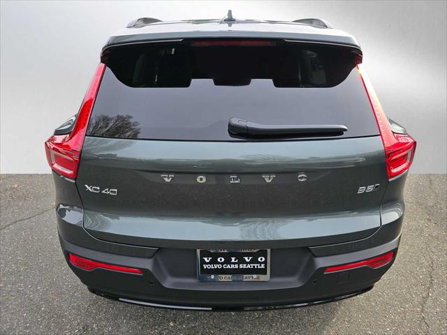 2026 Volvo XC40 Core, B5 AWD Gas (mild hybrid), Dark