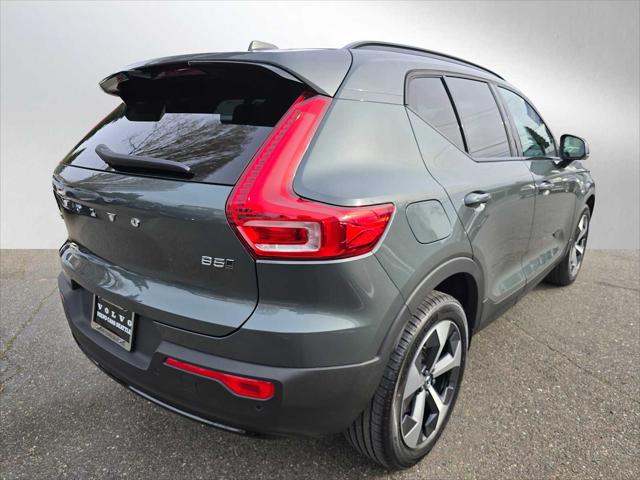 2026 Volvo XC40 Core, B5 AWD Gas (mild hybrid), Dark