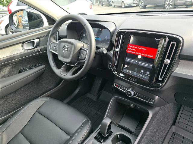 2026 Volvo XC40 Core, B5 AWD Gas (mild hybrid), Dark