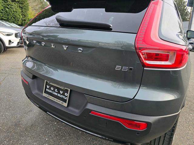 2026 Volvo XC40 Core, B5 AWD Gas (mild hybrid), Dark