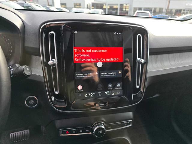 2026 Volvo XC40 Core, B5 AWD Gas (mild hybrid), Dark