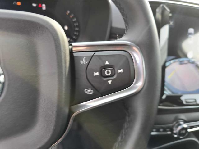 2026 Volvo XC40 Core, B5 AWD Gas (mild hybrid), Dark