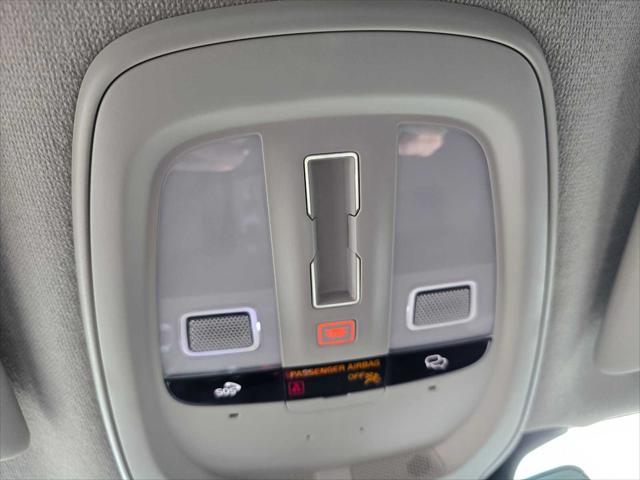 2026 Volvo XC40 Core, B5 AWD Gas (mild hybrid), Dark