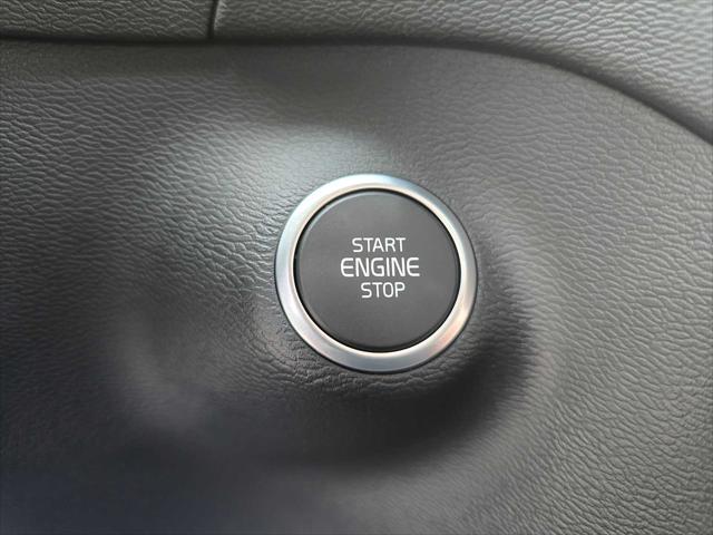 2026 Volvo XC40 Core, B5 AWD Gas (mild hybrid), Dark