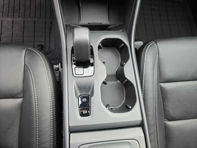 2026 Volvo XC40 Core, B5 AWD Gas (mild hybrid), Dark