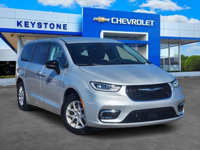 2024 Chrysler Pacifica Touring L for sale in Sand Springs, OK