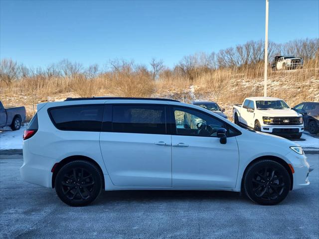 2023 Chrysler Pacifica Limited AWD