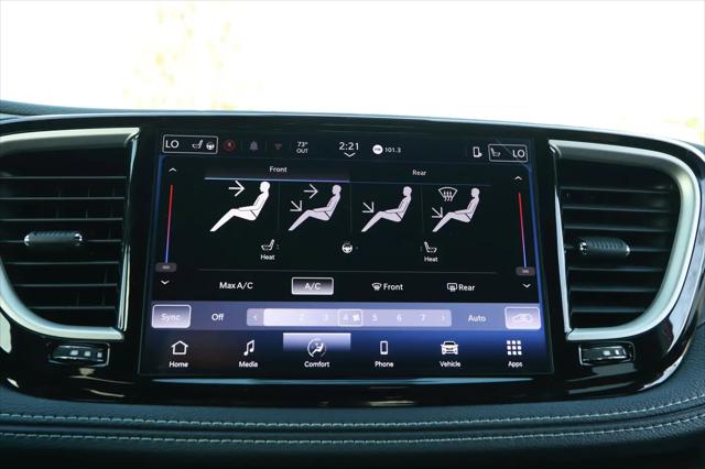 2026 Chrysler Pacifica Select