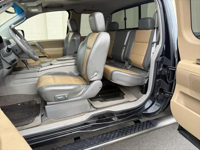 2004 Nissan Titan LE