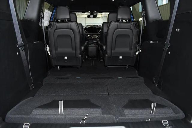 2026 Chrysler Pacifica Select AWD