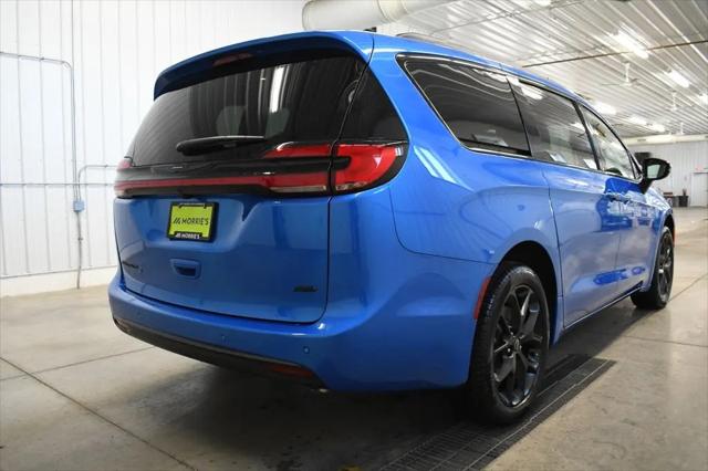 2026 Chrysler Pacifica Select AWD