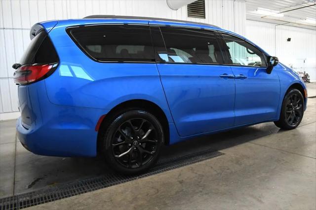 2026 Chrysler Pacifica Select AWD