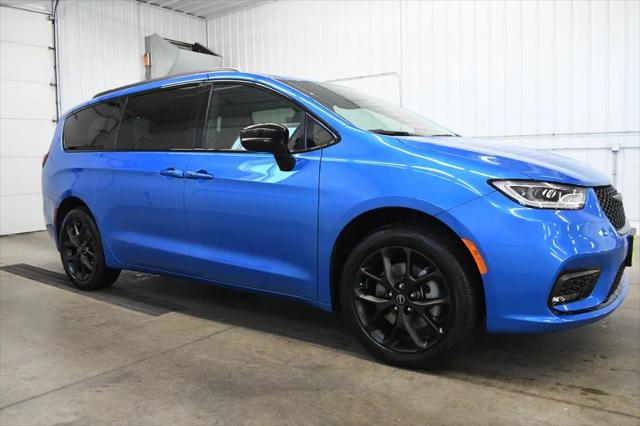 2026 Chrysler Pacifica Select AWD
