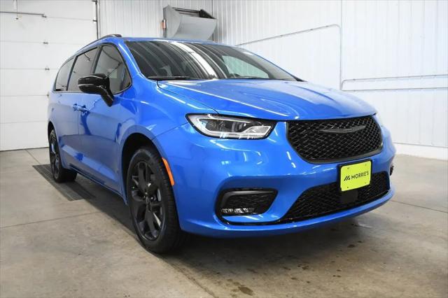 2026 Chrysler Pacifica Select AWD