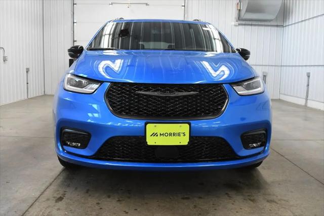 2026 Chrysler Pacifica Select AWD