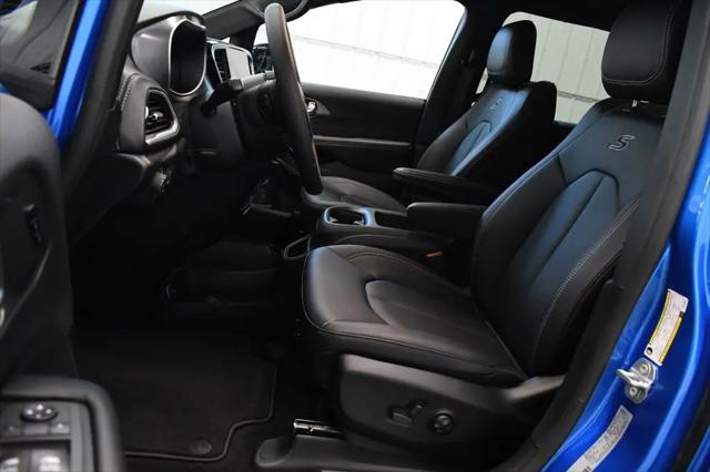 2026 Chrysler Pacifica Select AWD