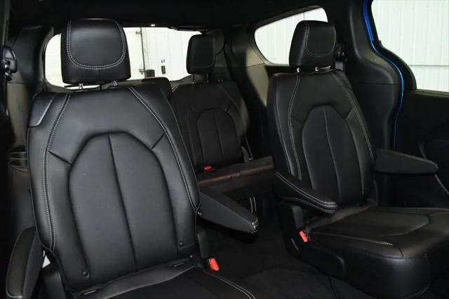 2026 Chrysler Pacifica Select AWD
