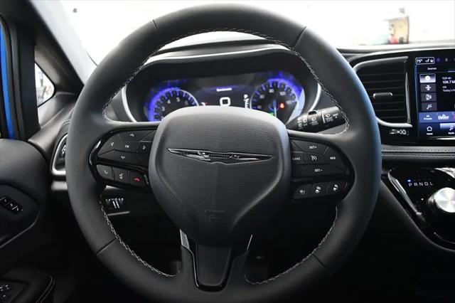2026 Chrysler Pacifica Select AWD