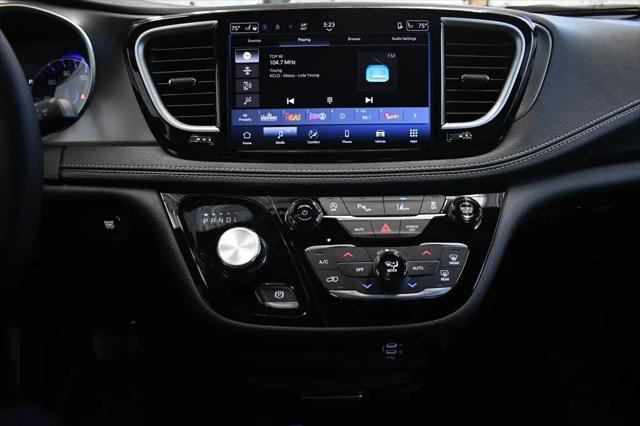 2026 Chrysler Pacifica Select AWD