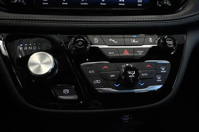 2026 Chrysler Pacifica Select AWD