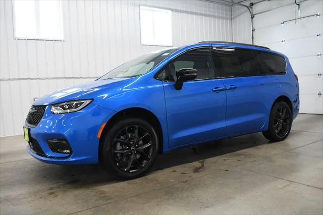 2026 Chrysler Pacifica Select AWD