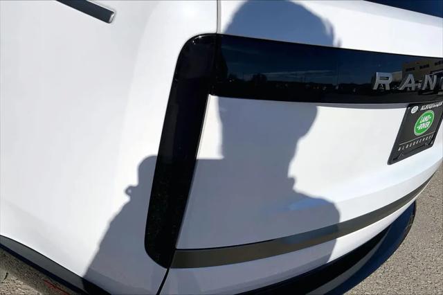 2026 Land Rover Range Rover P530 SE