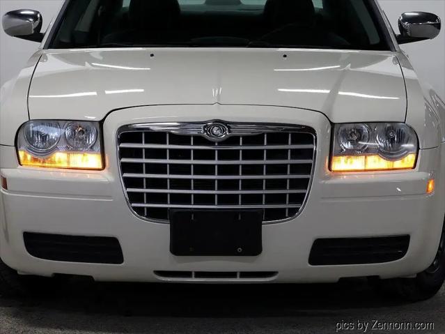 2005 Chrysler 300 Base
