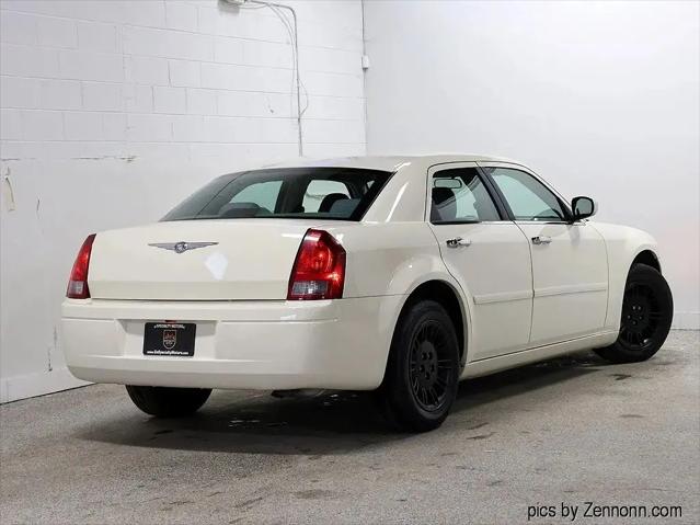 2005 Chrysler 300 Base