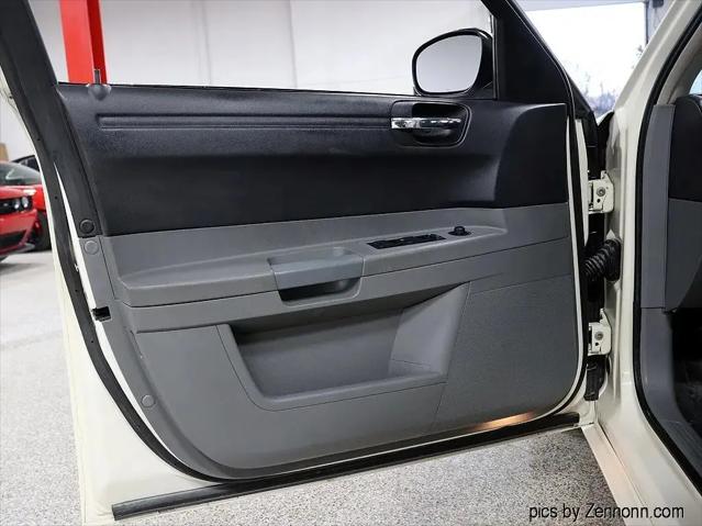 2005 Chrysler 300 Base