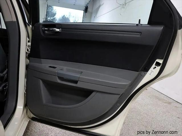 2005 Chrysler 300 Base